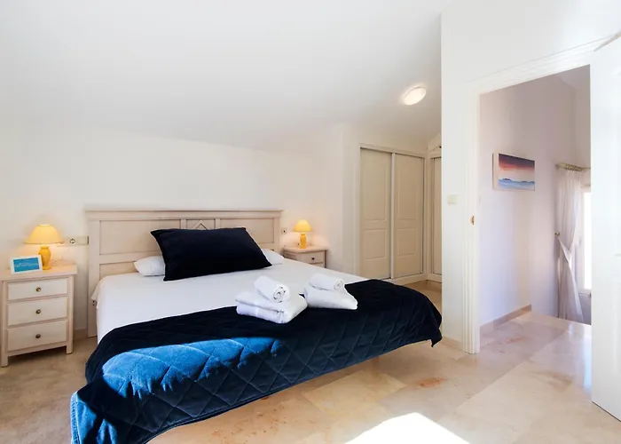 Rentandhomes Penthouse Elviria Golf